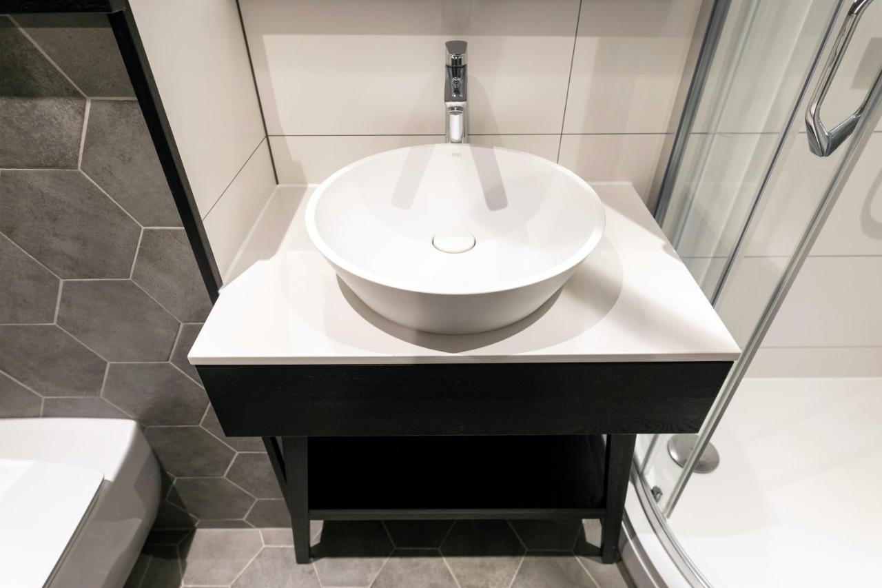 Brand New, Family-Friendly With A Great Location - Moon Apartment Ventspils Bagian luar foto